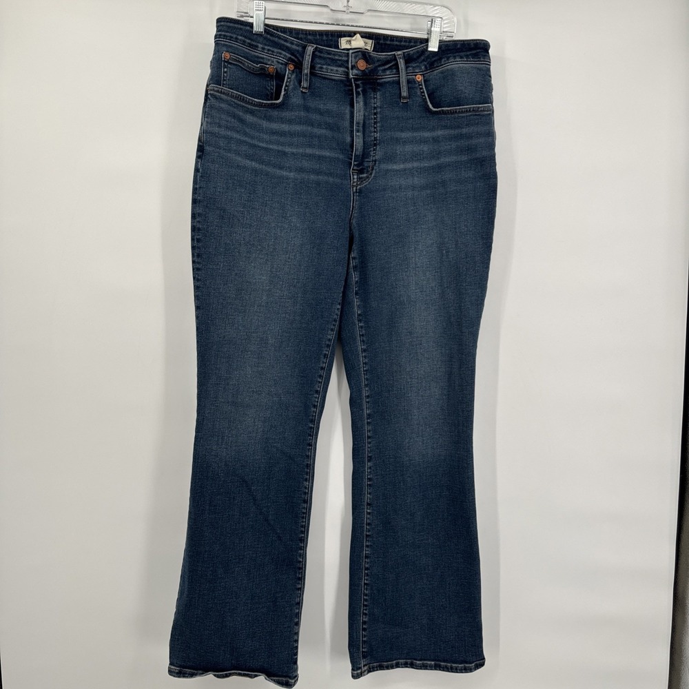 Madewell Jeans Womens Size 32T Mid-Rise Kick Out Jeans Medium Wash Blue Preppy